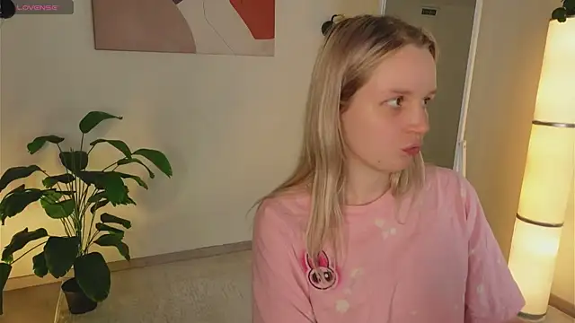 Snapshot of Beatrica_Klein chatting on November 2025 04:17:01 PM Beatrica Klein online show from November 2025 04:17:01 PM