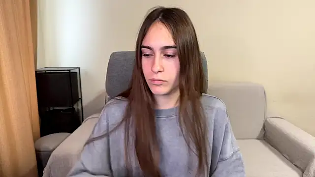 Snapshot of AliceKolltt chatting on October 2025 07:42:01 AM AliceKolltt online show from October 2025 07:42:01 AM