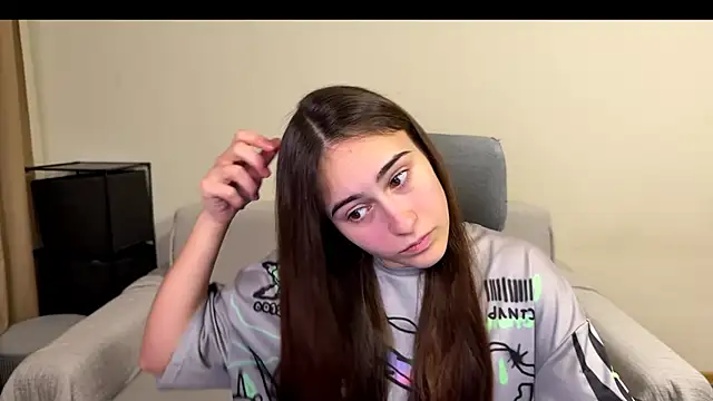 Snapshot of AliceKolltt chatting on December 2025 06:14:03 PM AliceKolltt online show from December 2025 06:14:03 PM