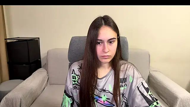 Snapshot of AliceKolltt chatting on December 2025 02:37:01 PM AliceKolltt online show from December 2025 02:37:01 PM