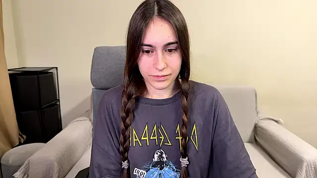 Snapshot of AliceKolltt chatting on February 2026 05:09:02 PM AliceKolltt online show from February 2026 05:09:02 PM