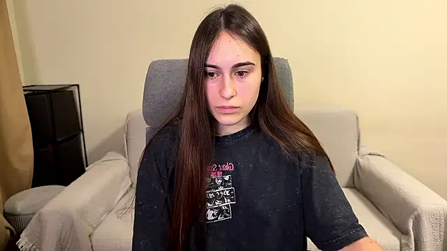 Snapshot of AliceKolltt chatting on February 2026 07:21:01 PM AliceKolltt online show from February 2026 07:21:01 PM