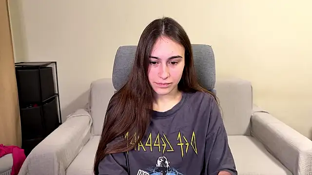 Snapshot of AliceKolltt chatting on February 2026 07:31:01 PM AliceKolltt online show from February 2026 07:31:01 PM