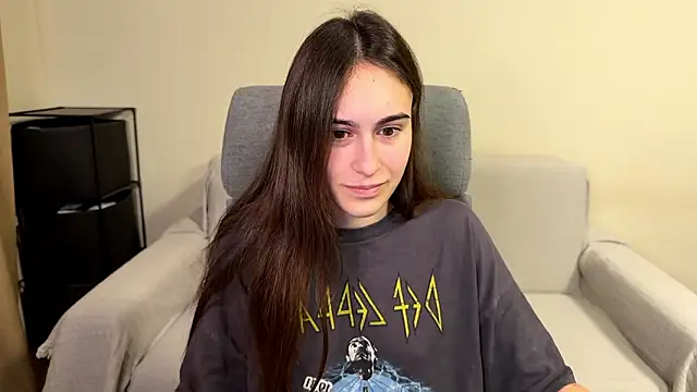 Snapshot of AliceKolltt chatting on February 2026 07:01:02 PM AliceKolltt online show from February 2026 07:01:02 PM