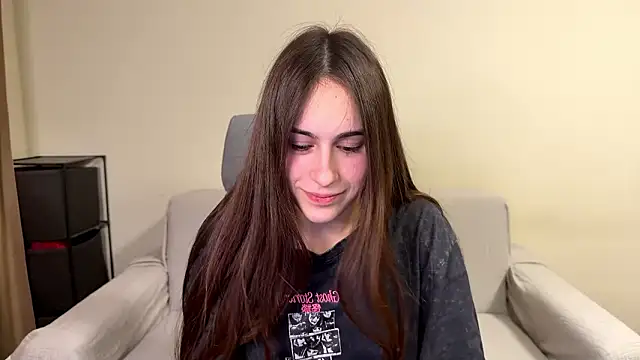 Snapshot of AliceKolltt chatting on February 2026 10:42:01 PM AliceKolltt online show from February 2026 10:42:01 PM