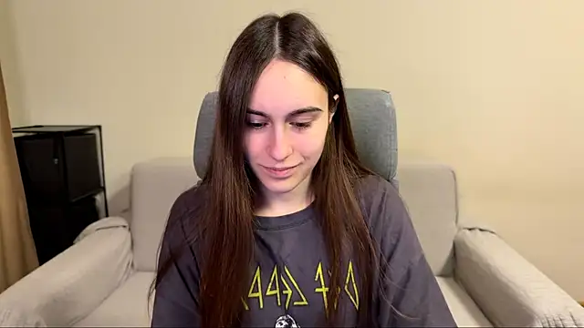 AliceKolltt online show from April 2026 07:41:01 PM