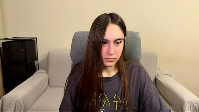 AliceKolltt online show from April 2026 07:58:02 PM