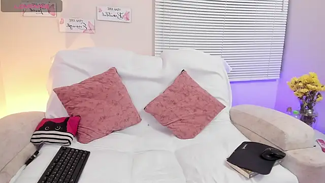 saracrowe online show from January 2025 06:16:02 AM