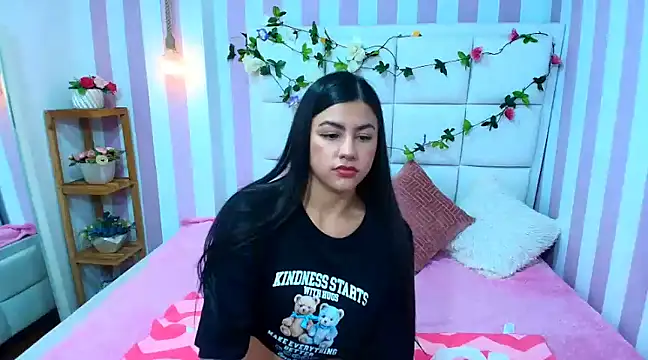 Snapshot of Kendall_Sophy chatting on March 2025 04:26:02 PM Kendall Sophy online show from March 2025 04:26:02 PM