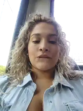 Sara smiiith211 online show from December 2024 08:45:01 PM