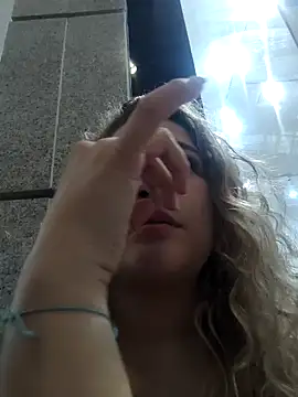 Sara smiiith211 online show from February 2025 08:18:01 PM