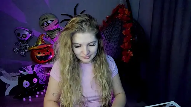 lily williamss online show from October 2025 12:15:02 AM