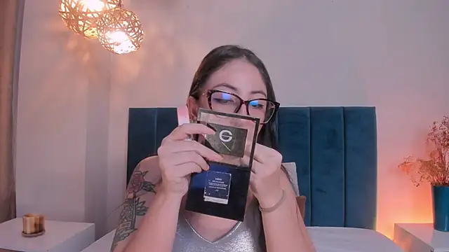 Snapshot of Emilywatsonn chatting on June 2026 01:30:02 AM Emilywatsonn online show from June 2026 01:30:02 AM
