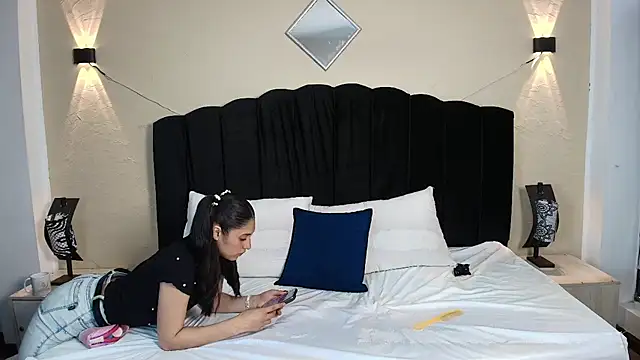 Snapshot of Ambarross chatting on October 2025 08:09:02 PM Ambarross online show from October 2025 08:09:02 PM