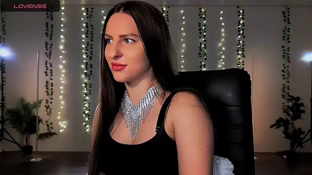 Alicia x art online show from September 2025 07:34:02 AM