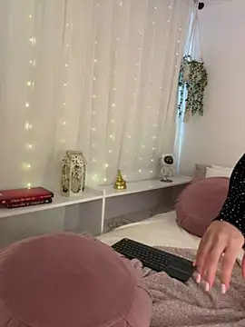 Snapshot of Amelia_Rouse chatting on June 2026 08:46:01 PM Amelia Rouse online show from June 2026 08:46:01 PM