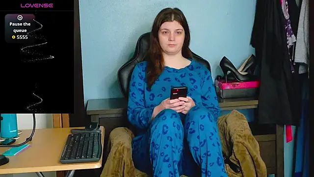 TreeJeanne online show from November 2025 03:43:02 AM