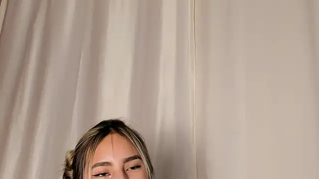 Snapshot of _Emma_Valka chatting on December 2024 01:27:01 AM  Emma Valka online show from December 2024 01:27:01 AM