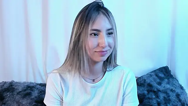 Snapshot of _Emma_Valka chatting on January 2025 12:04:01 AM  Emma Valka online show from January 2025 12:04:01 AM