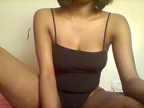 Snapshot of Queeen_model chatting on April 2026 01:47:01 AM Queeen model online show from April 2026 01:47:01 AM