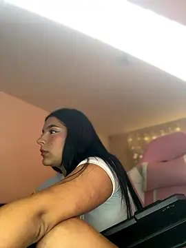 Snapshot of AntonellaRosse_ chatting on December 2024 08:27:01 AM AntonellaRosse online show from December 2024 08:27:01 AM