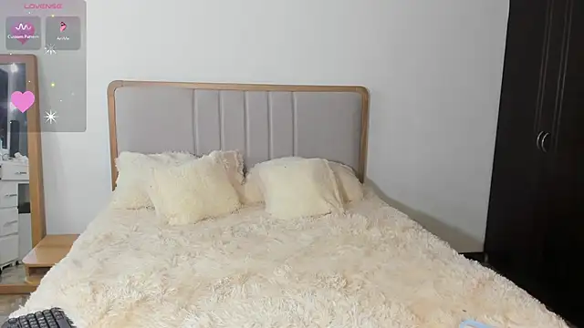 Snapshot of AntonellaRosse_ chatting on February 2025 12:32:01 AM AntonellaRosse online show from February 2025 12:32:01 AM