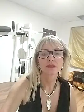 Snapshot of Tinuus chatting on March 2025 02:52:01 AM Tinuus online show from March 2025 02:52:01 AM