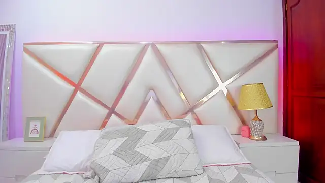 NinnaVous online show from January 2025 05:30:02 PM