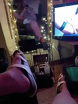 Snapshot of Dee-Lux_Fux chatting on November 2025 07:57:01 AM Dee-Lux Fux online show from November 2025 07:57:01 AM