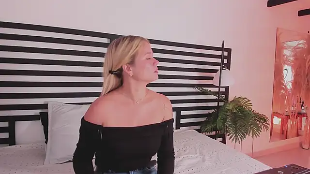 stefanny ruiz  online show from December 2024 12:33:01 PM