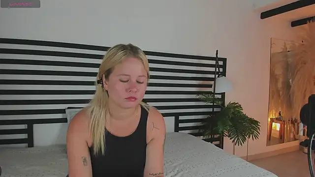 stefanny ruiz  online show from December 2024 12:29:02 PM