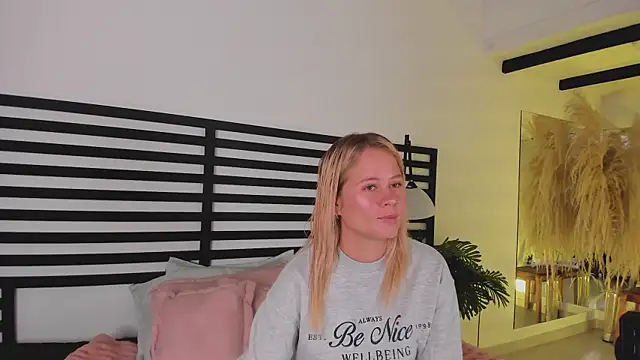 stefanny ruiz  online show from December 2024 12:42:01 PM