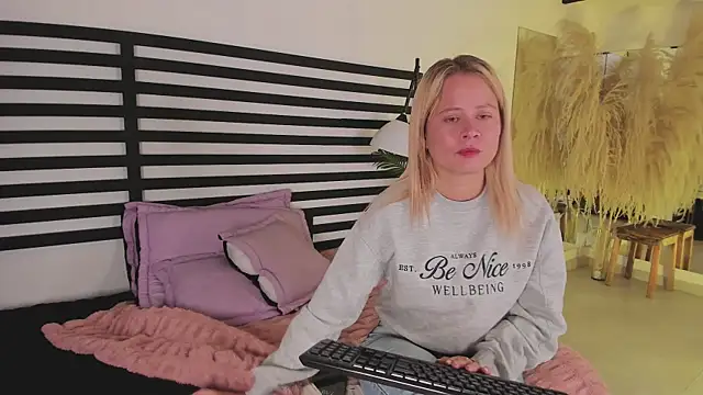 stefanny ruiz  online show from January 2025 12:20:01 PM