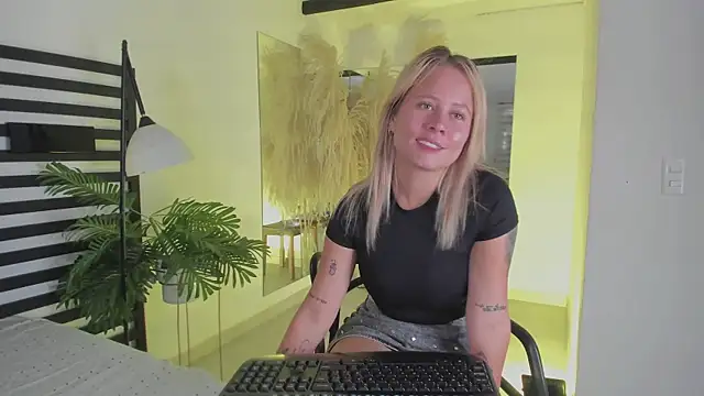 stefanny ruiz  online show from January 2025 12:36:02 PM