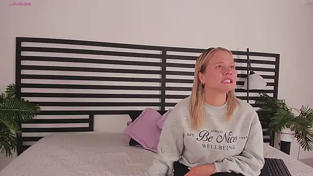 stefanny ruiz  online show from January 2025 12:42:01 PM