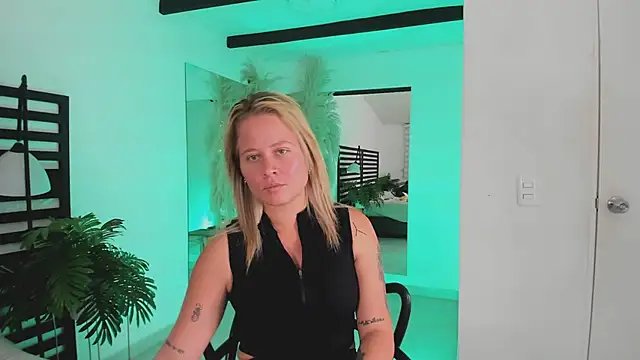 stefanny ruiz  online show from January 2025 03:25:01 PM