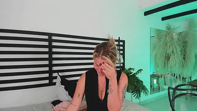 stefanny ruiz  online show from January 2025 06:28:01 PM