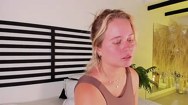 stefanny ruiz  online show from February 2025 05:37:01 PM