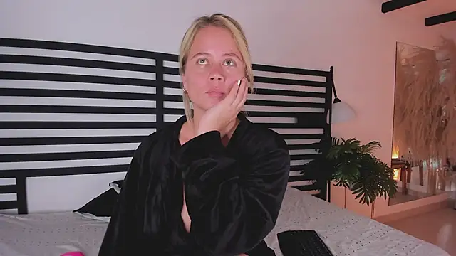 stefanny ruiz  online show from February 2025 06:27:02 PM