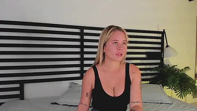 stefanny ruiz  online show from February 2025 12:26:02 PM