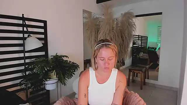 stefanny ruiz  online show from February 2025 03:58:01 PM