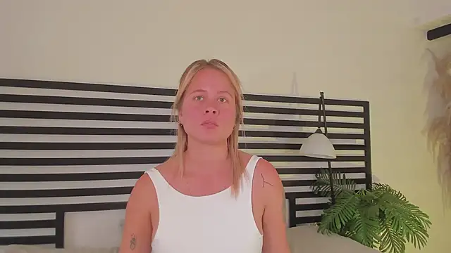 stefanny ruiz  online show from February 2025 03:53:02 PM