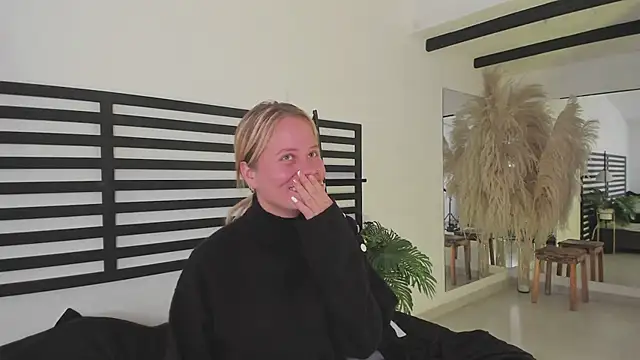 stefanny ruiz  online show from February 2025 06:37:01 PM