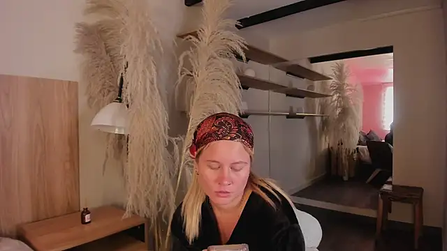 stefanny ruiz  online show from March 2025 04:33:02 PM