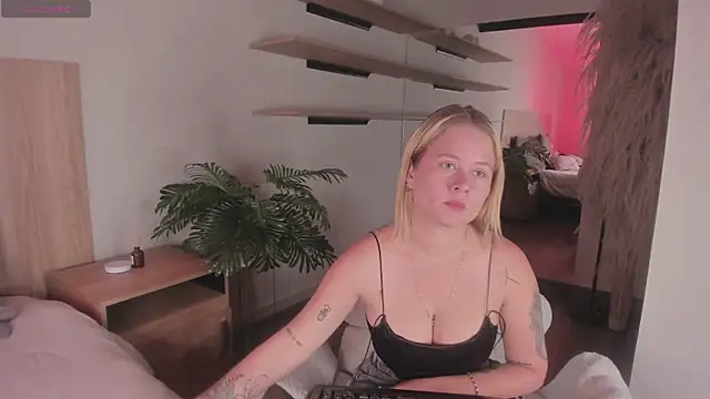 stefanny ruiz  online show from March 2025 12:33:02 PM