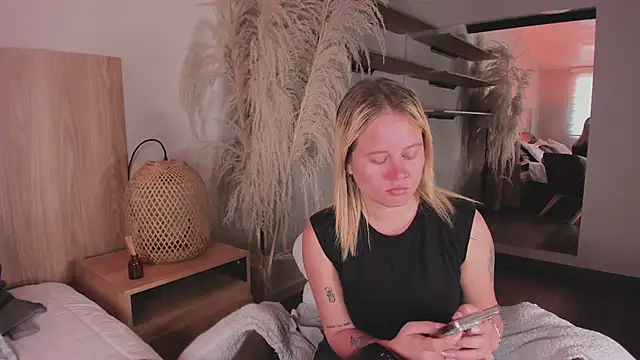 stefanny ruiz  online show from March 2025 12:59:02 PM