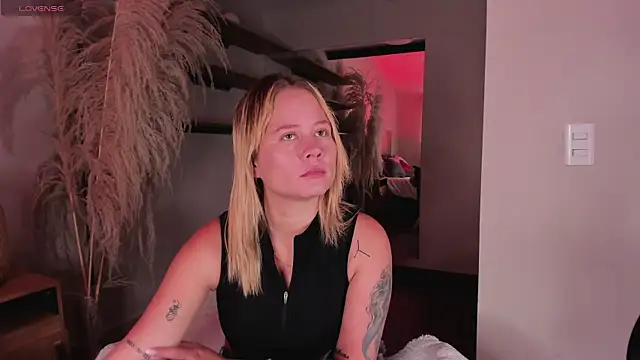 stefanny ruiz  online show from March 2025 12:17:01 PM