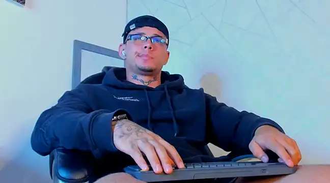 NoahhBrown online show from February 2025 06:19:01 AM