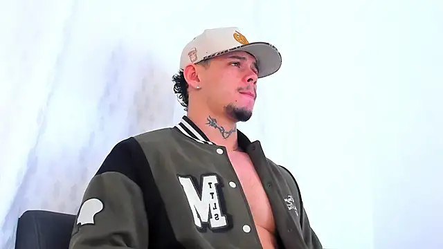 NoahhBrown online show from October 2025 03:49:02 AM