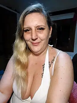 BecciDeluxe online show from November 2025 10:55:02 PM